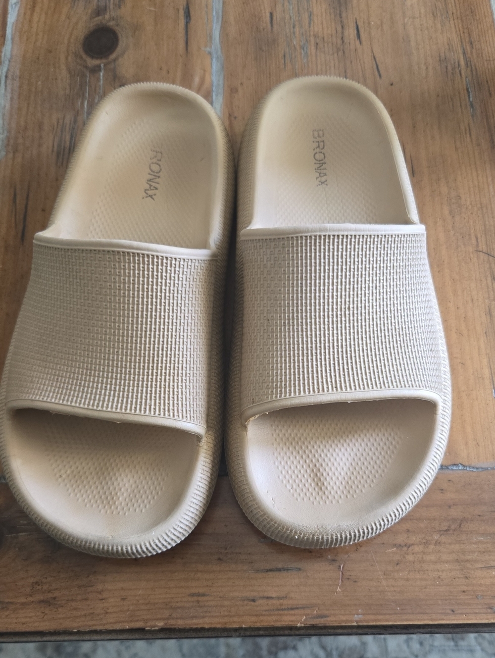 Bronax Beige Pillow Slippers